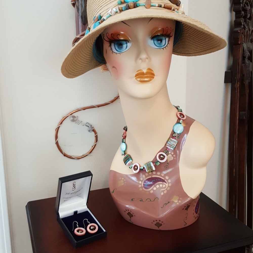 Necklace and earring set